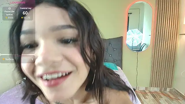 Snapshot of Juliana_sex2 chatting on February 9, 12:19 am Juliana sex2 online show from February 9, 12:19 am