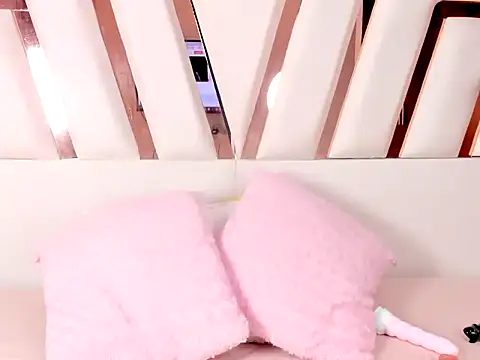 MiaKleinX online show from May 18, 9:52 pm