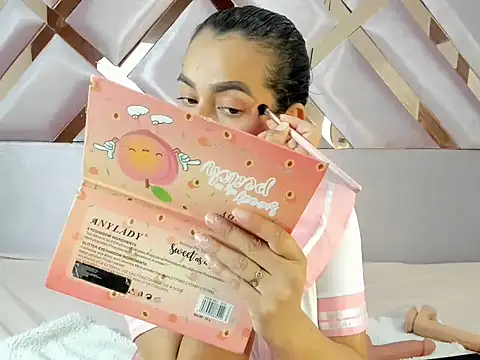 MiaKleinX online show from April 10, 9:22 pm