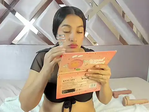 MiaKleinX online show from April 8, 11:17 pm