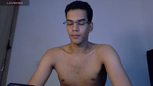 Pikashu7u7 online show from February 8, 2:53 am