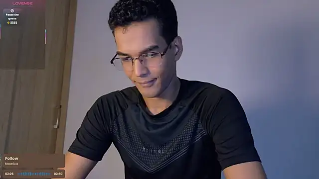 Pikashu7u7 online show from February 6, 10:28 pm