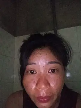 Snapshot of Hiniyk2 chatting on July 8, 10:32 pm Hiniyk2 online show from July 8, 10:32 pm