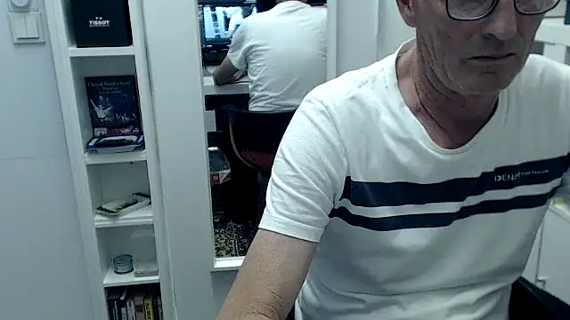 Snapshot of german_gay chatting on August 6, 9:59 am german gay online show from August 6, 9:59 am