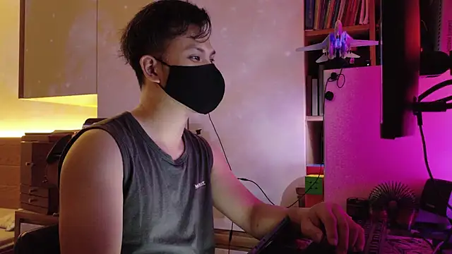 Snapshot of OnlyHand9x chatting on July 7, 5:05 pm OnlyHand9x online show from July 7, 5:05 pm