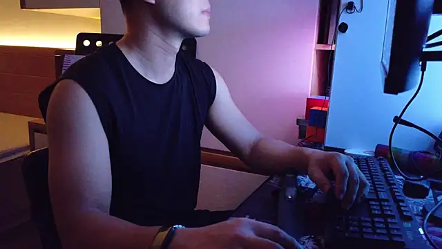 Snapshot of OnlyHand9x chatting on July 23, 4:36 pm OnlyHand9x online show from July 23, 4:36 pm