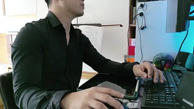 Snapshot of OnlyHand9x chatting on July 6, 3:57 am OnlyHand9x online show from July 6, 3:57 am