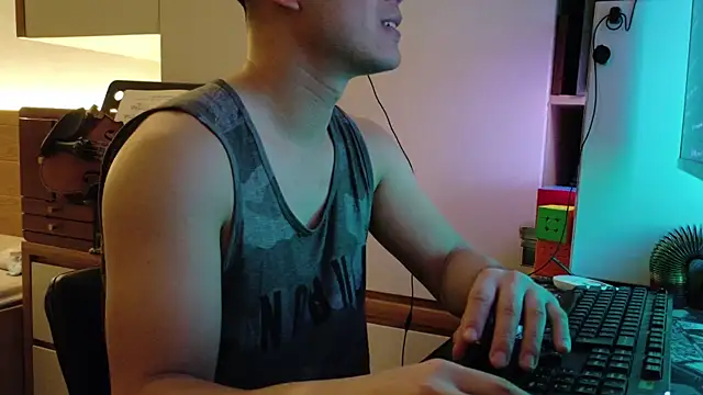 Snapshot of OnlyHand9x chatting on July 12, 3:57 pm OnlyHand9x online show from July 12, 3:57 pm