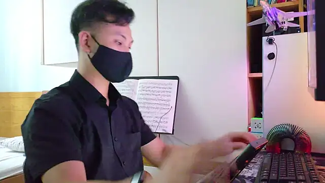 Snapshot of OnlyHand9x chatting on June 25, 5:05 am OnlyHand9x online show from June 25, 5:05 am