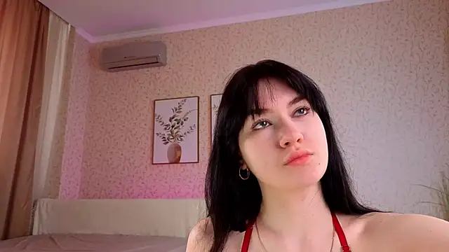 AveloriaLove online show from February 5, 9:38 am