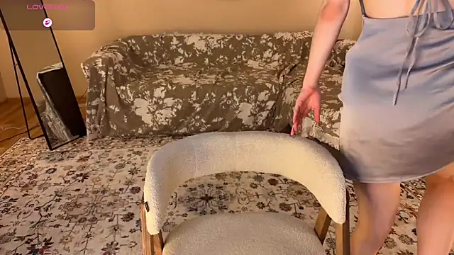 E1ara online show from April 13, 10:19 am