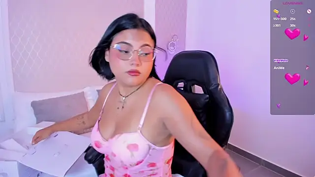 nina desire  online show from March 3, 7:10 pm