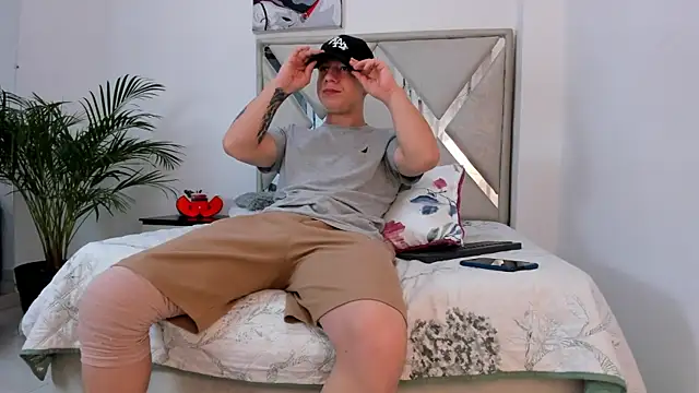 Liam saint online show from February 24, 12:17 pm