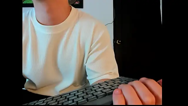 Snapshot of Liam_saint chatting on June 25, 12:21 pm Liam saint online show from June 25, 12:21 pm