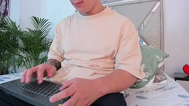 Liam saint online show from March 25, 12:15 pm