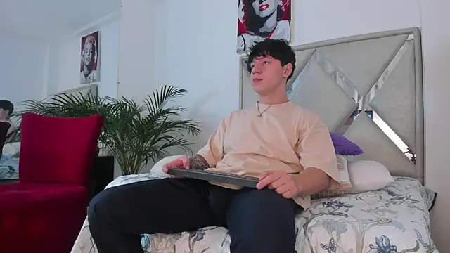 Liam saint online show from March 5, 1:30 pm