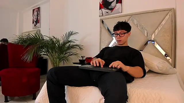 Liam saint online show from February 19, 12:35 pm