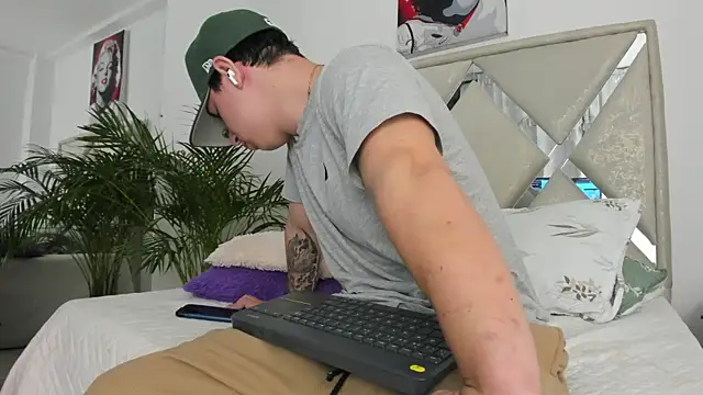 Liam saint online show from March 24, 12:27 pm