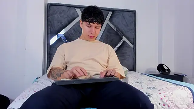 Liam saint online show from February 16, 12:15 pm