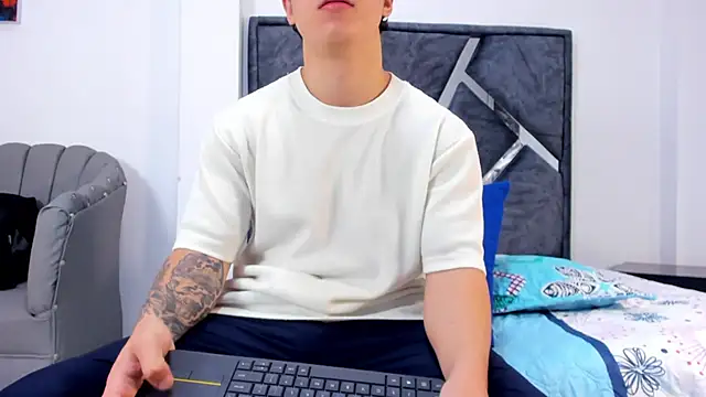 Liam saint online show from February 4, 12:11 pm