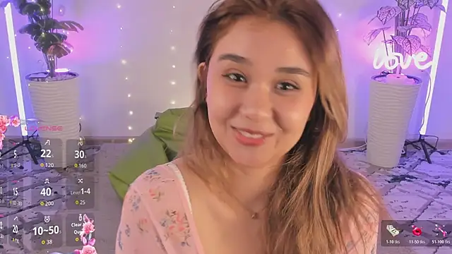 larabae online show from February 10, 8:30 pm