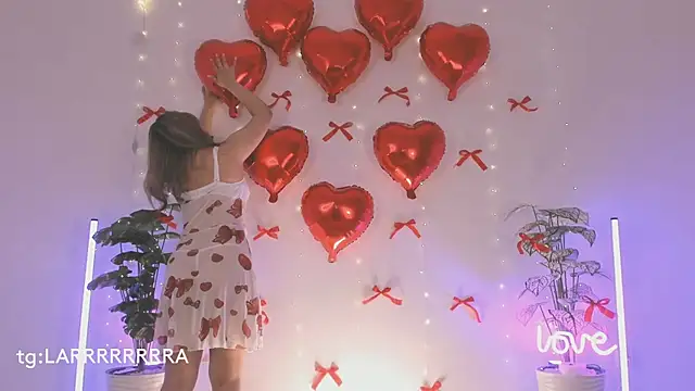 larabae online show from February 14, 8:20 pm