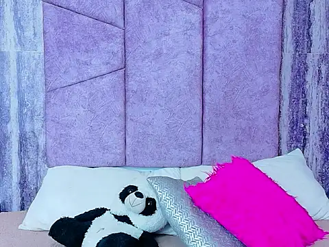 Snapshot of AlahiaEvansz chatting on February 19, 4:20 am AlahiaEvansz online show from February 19, 4:20 am