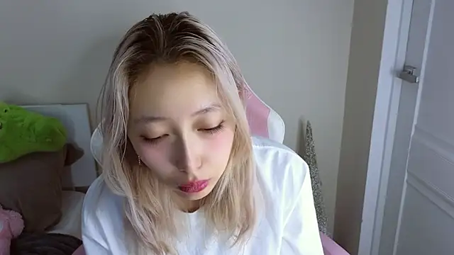 jasmilee online show from February 14, 7:25 pm