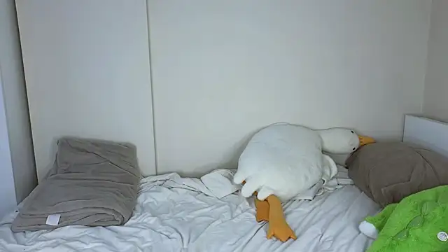 jasmilee online show from February 12, 6:18 pm