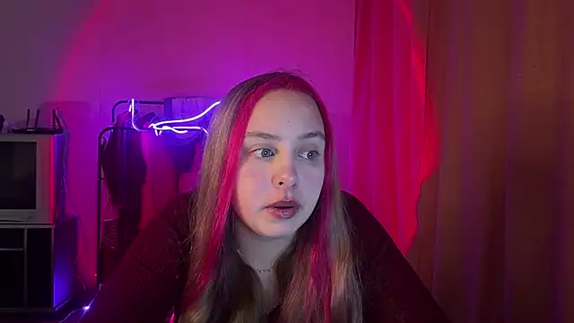 Snapshot of ZoraDearmon chatting on February 1, 9:13 pm ZoraDearmon online show from February 1, 9:13 pm