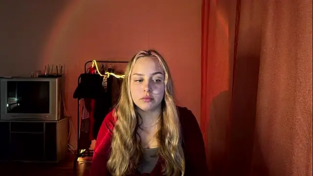 Snapshot of ZoraDearmon chatting on March 3, 7:43 pm ZoraDearmon online show from March 3, 7:43 pm