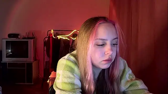 Snapshot of ZoraDearmon chatting on February 13, 9:26 pm ZoraDearmon online show from February 13, 9:26 pm