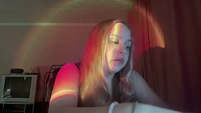 Snapshot of ZoraDearmon chatting on January 18, 10:13 pm ZoraDearmon online show from January 18, 10:13 pm