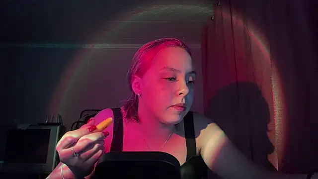 ZoraDearmon online show from January 7, 9:20 pm