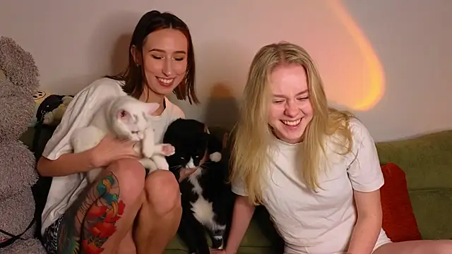 Mimipaws online show from January 5, 7:28 pm