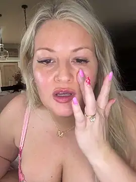 docmilf12 online show from February 18, 1:14 am