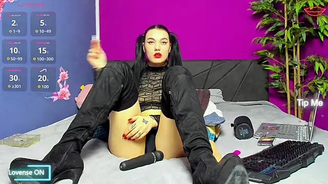 leeahnoirr online show from January 13, 7:18 pm