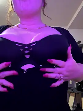 KittyCreamKisses online show from January 17, 10:24 pm