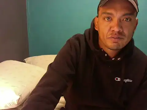 latinomoreno95 online show from January 9, 5:31 pm