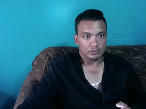 latinomoreno95 online show from May 17, 9:04 pm