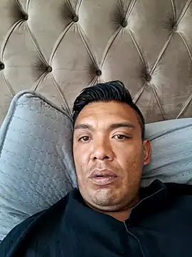 latinomoreno95 online show from July 4, 6:12 pm