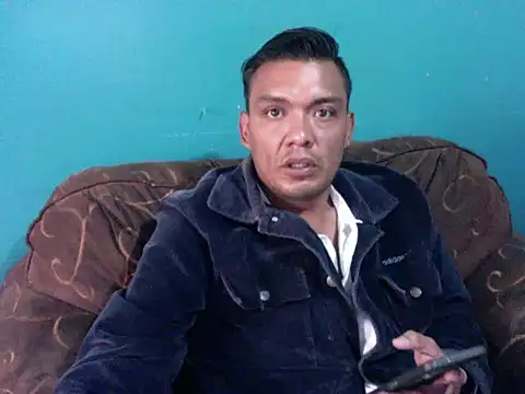 latinomoreno95 online show from February 2, 9:25 pm