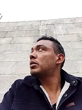 latinomoreno95 online show from February 3, 11:43 pm