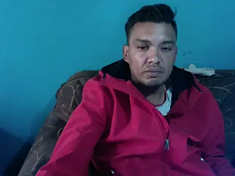 latinomoreno95 online show from February 17, 9:45 pm