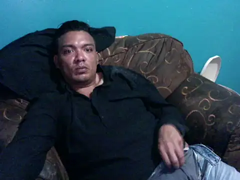 latinomoreno95 online show from May 15, 10:52 pm