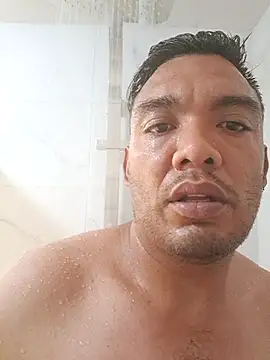 latinomoreno95 online show from May 16, 8:41 pm