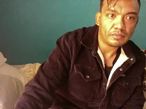 latinomoreno95 online show from January 13, 9:19 pm