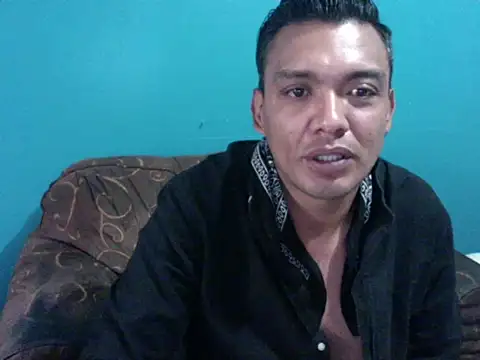 latinomoreno95 online show from April 6, 9:05 pm