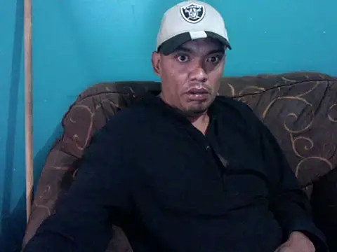 latinomoreno95 online show from June 6, 6:35 pm