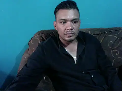 latinomoreno95 online show from February 9, 10:52 pm